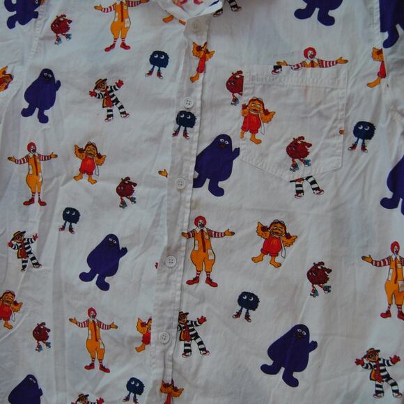 McDonalds All Over Print Short Sleeve Button up Medium - Picture 3 of 9